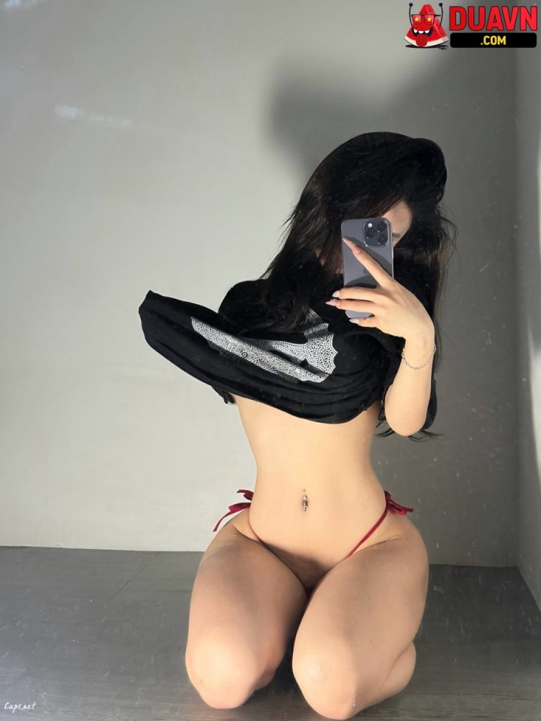Dương Nhã Đan – gái đít bự thích khoe bod