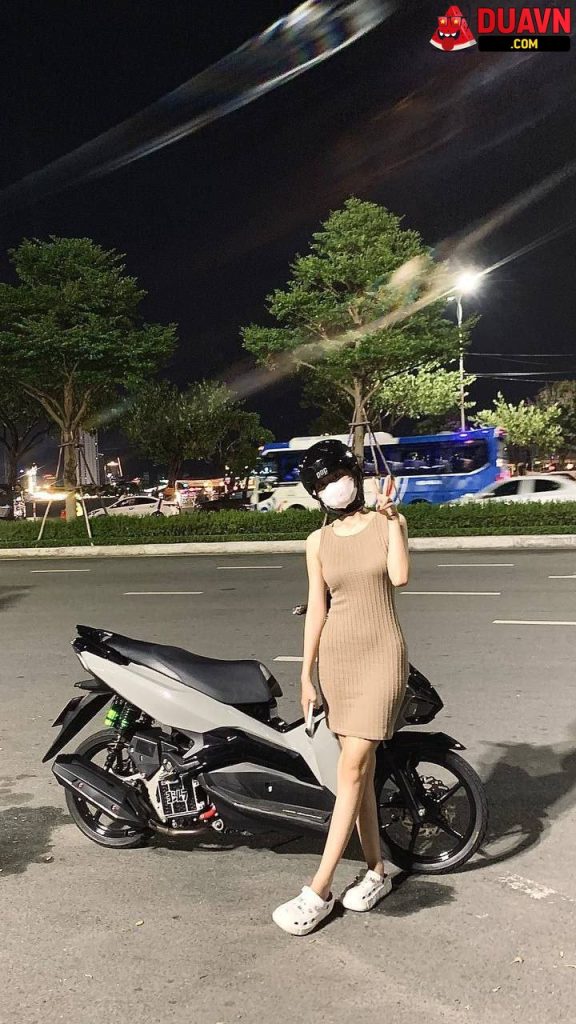 Em ghệ ngon mặt xinh bị bắt bú cu suốt ngày