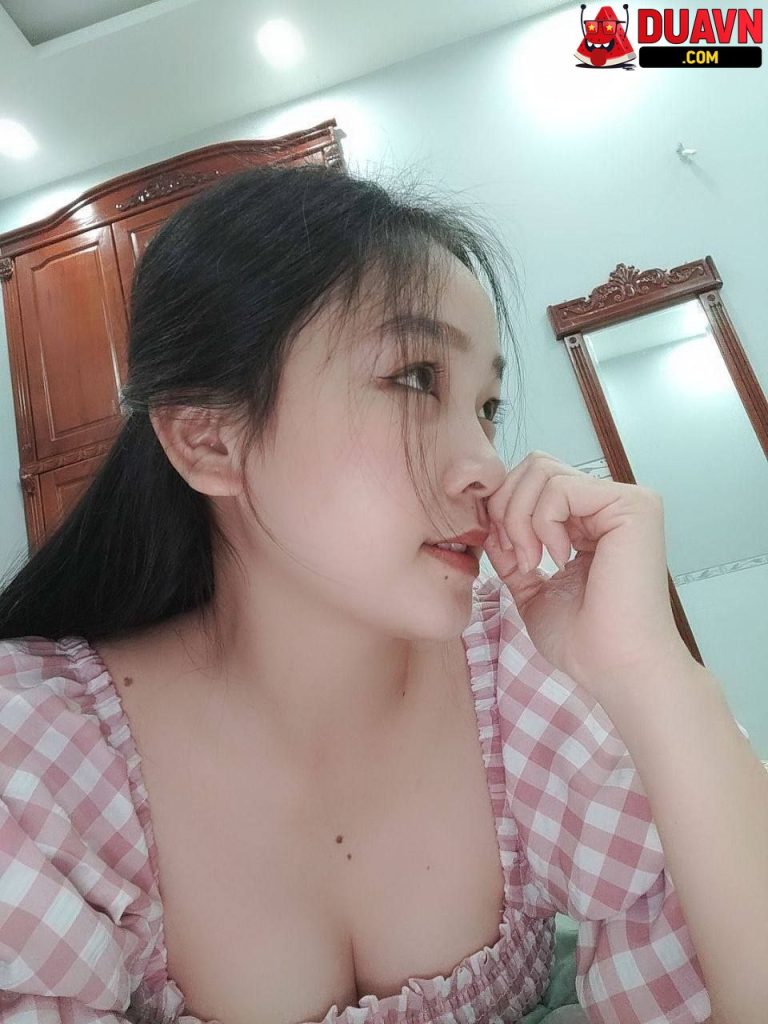 Ghệ dâm nghiện bú cu
