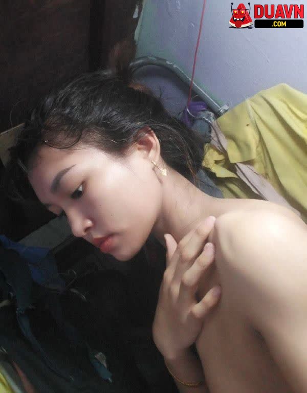 Vợ chồng công nhân lộ clip địt nhau trong nhà tôn