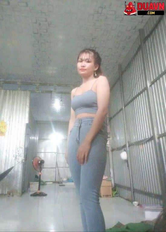 Vợ chồng công nhân lộ clip địt nhau trong nhà tôn