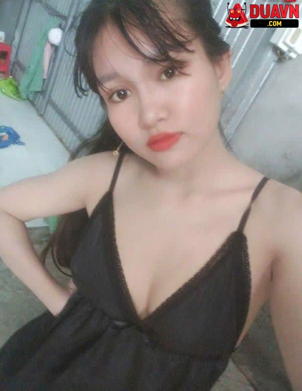 Vợ chồng công nhân lộ clip địt nhau trong nhà tôn