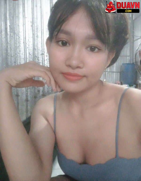 Vợ chồng công nhân lộ clip địt nhau trong nhà tôn