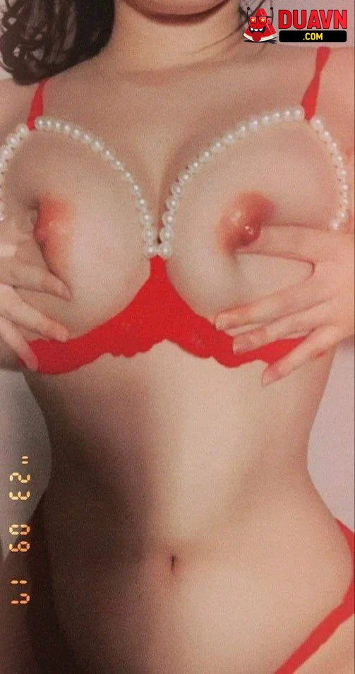 Em Cẩm Ly mẫu ảnh lộ clip thủ dâm + địt với bạn trai