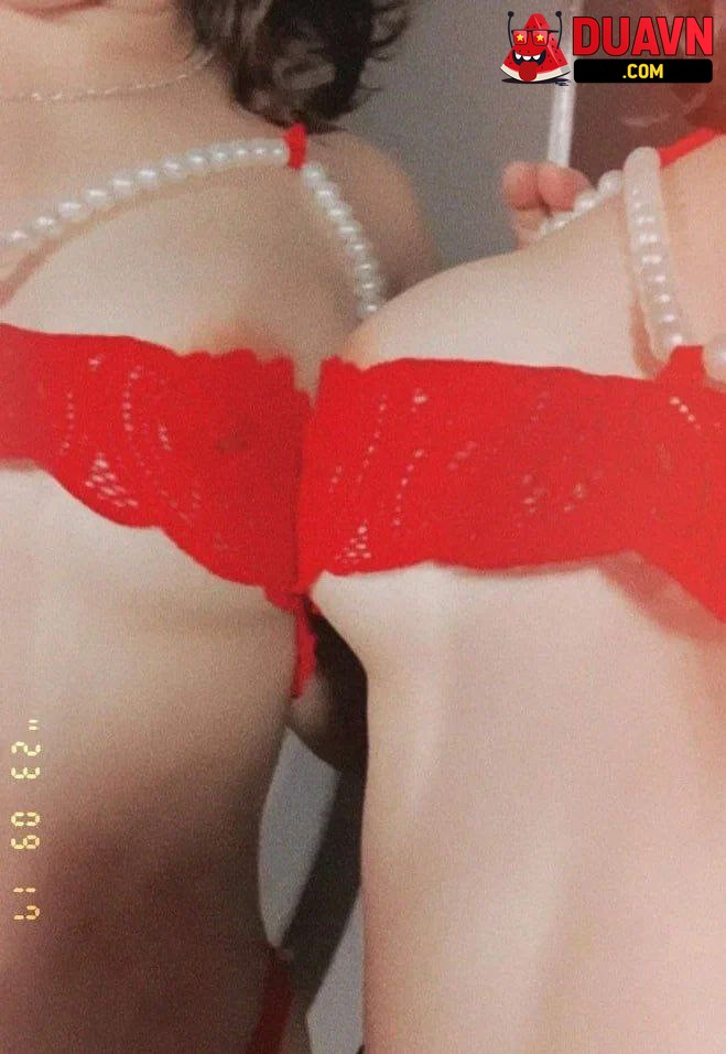 Em Cẩm Ly mẫu ảnh lộ clip thủ dâm + địt với bạn trai